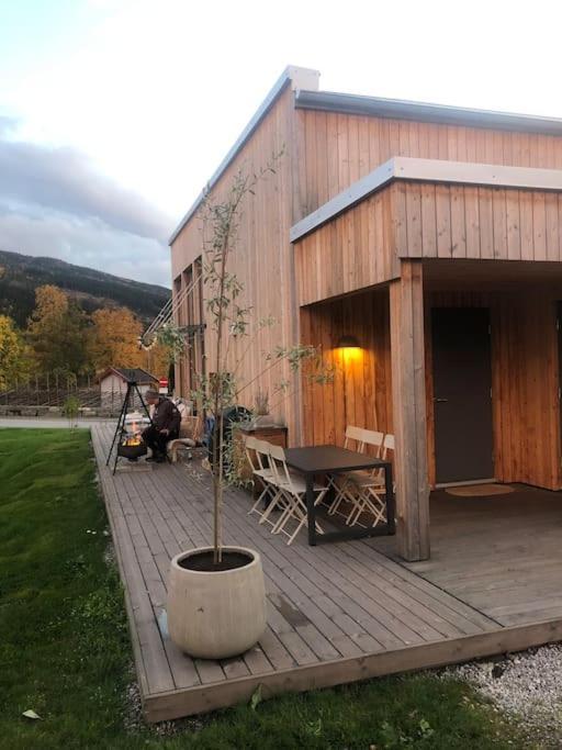 Delikat Hytte Omgitt Av Hallingdals Vakre Fjell Al Exterior foto