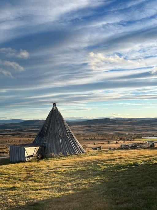 Delikat Hytte Omgitt Av Hallingdals Vakre Fjell Al Exterior foto