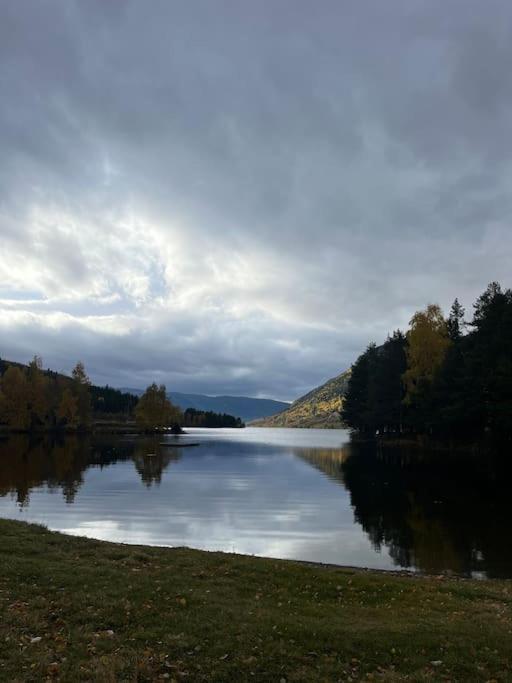 Delikat Hytte Omgitt Av Hallingdals Vakre Fjell Al Exterior foto